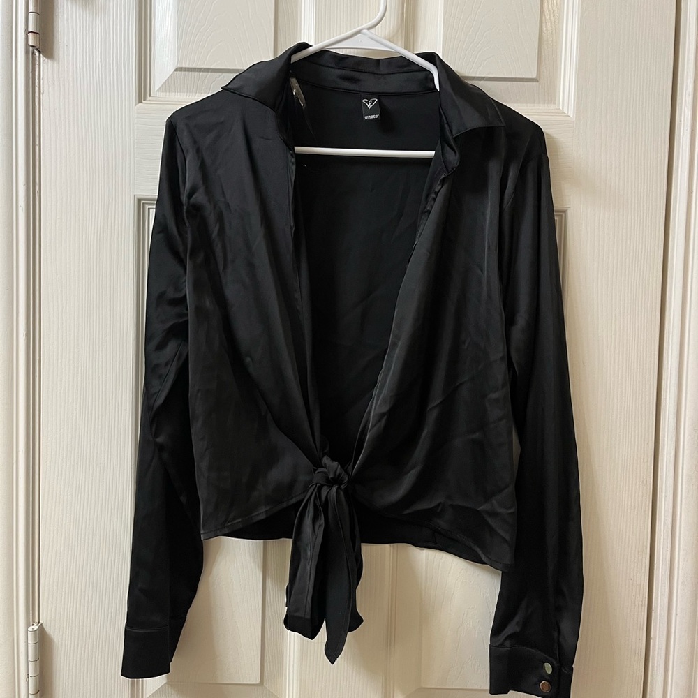WINDSOR BLACK CROPPED TOP W/ ADJUSTABLE TIE